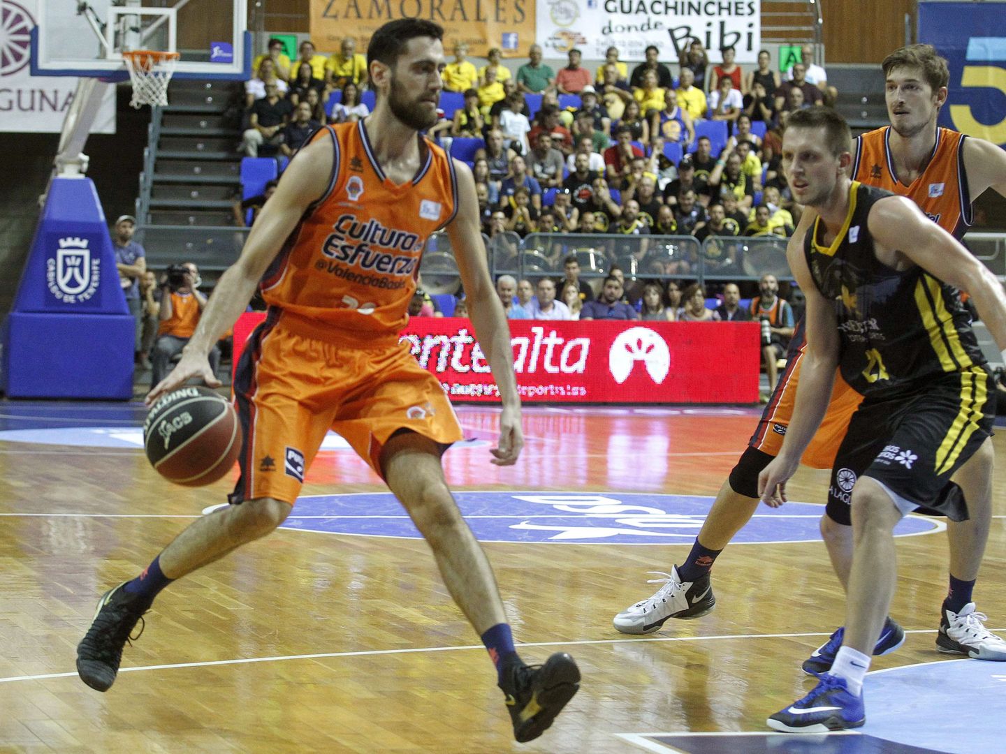 Joan Sastre, que debutaba con la selección, fue uno de los jugadores más utilizados por Sergio Scariolo en el EuroBasket. (EFE)