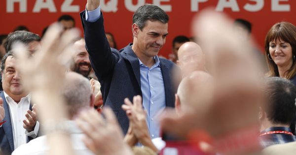Foto: El presidente del Gobierno y candidato a la reelección por el PSOE, Pedro Sánchez (c), durante su participación en un acto electoral en San Sebastián. (EFE)