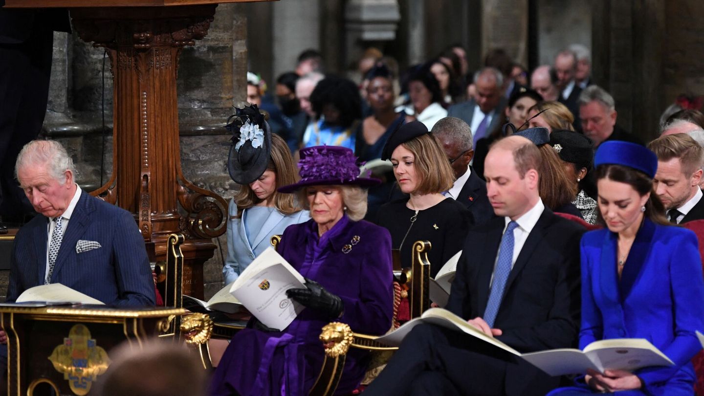 El príncipe Carlos, la duquesa de Cornualles, el príncipe Guillermo y la duquesa de Cambridge, en la misa de 2022. (Reuters/Pool/Daniel Leal)