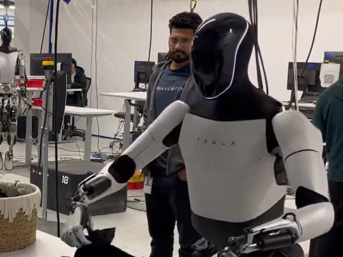 Foto: El robot de Tesla cada vez está más cerca de empezar a trabajar (X/@elonmusk).
