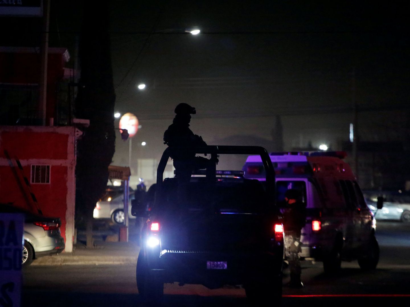 Police officers guard the area after a shoot out between the police and hitmen, where three men were wounded and one dead according to the local police, in Ciudad Juarez, Mexico February 9, 2018. Picture taken February 9, 2018. REUTERS Jose Luis Gonzalez