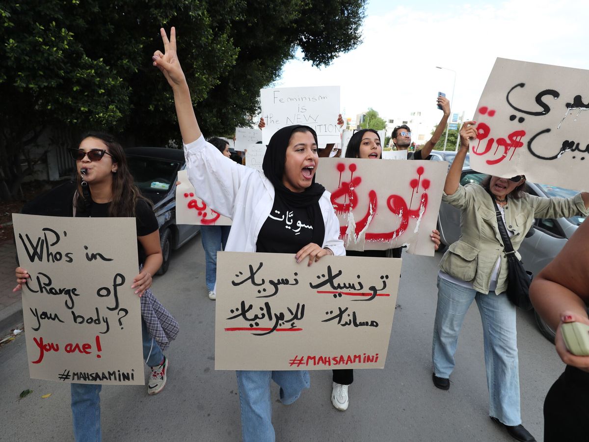 Foto: Protestas tras la muerte de Mahsa Amini. (EFE/Mohamed Messara)