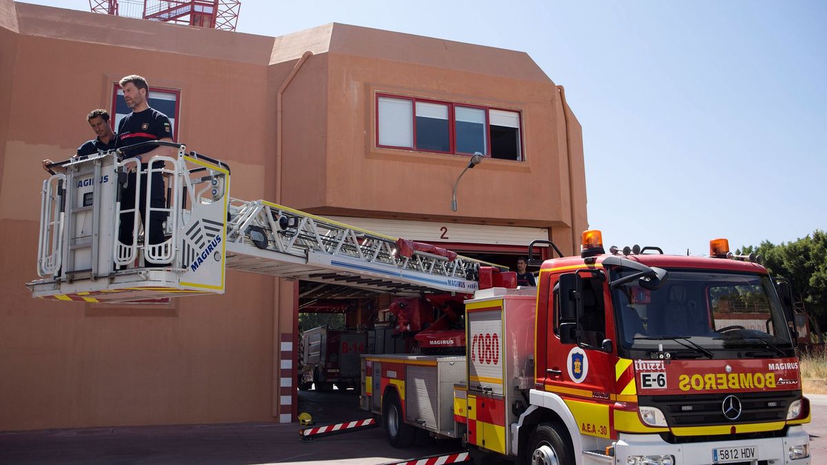 Los bomberos hallan un cadáver al sofocar un incendio en una parcela de Córdoba