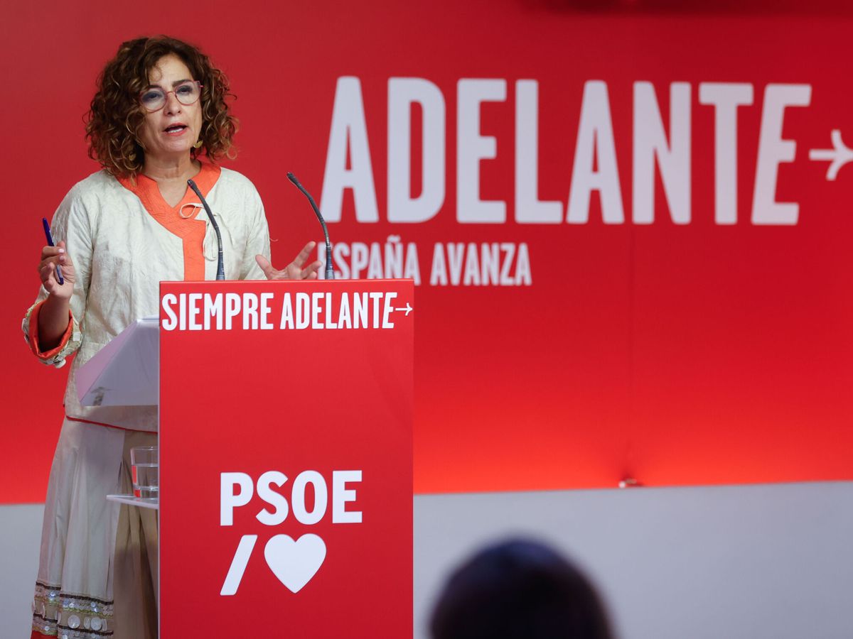 Foto: La ministra de Hacienda en funciones y vicesecretaria general del PSOE, María Jesús Montero, este lunes en rueda de prensa tras la ejecutiva del partido. (EFE/Javier Lizon)
