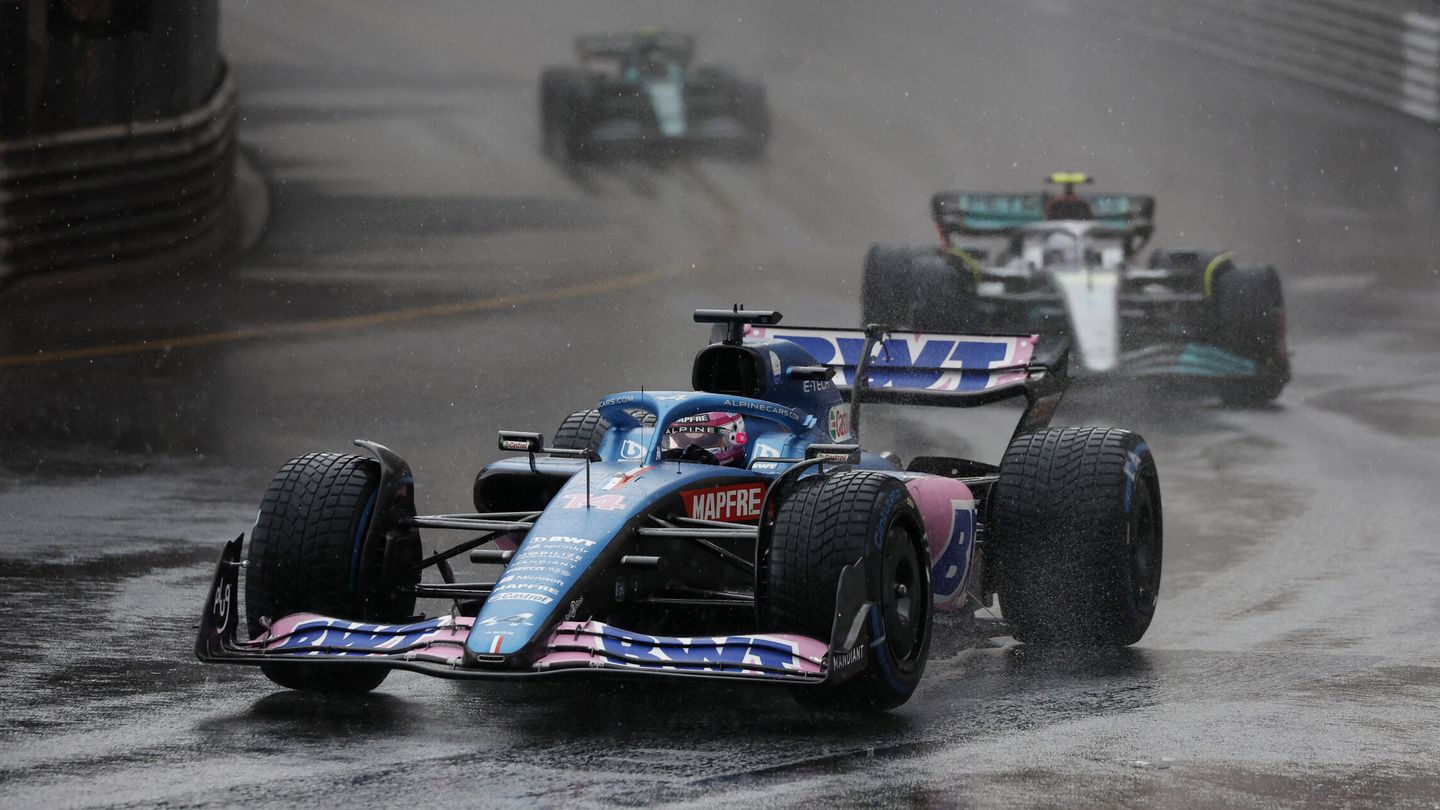 De haber dejado comenzar la carrera con lluvia, probablemente las opciones de Fernando hubieran sido mayores (Reuters/Benoit Tessier)