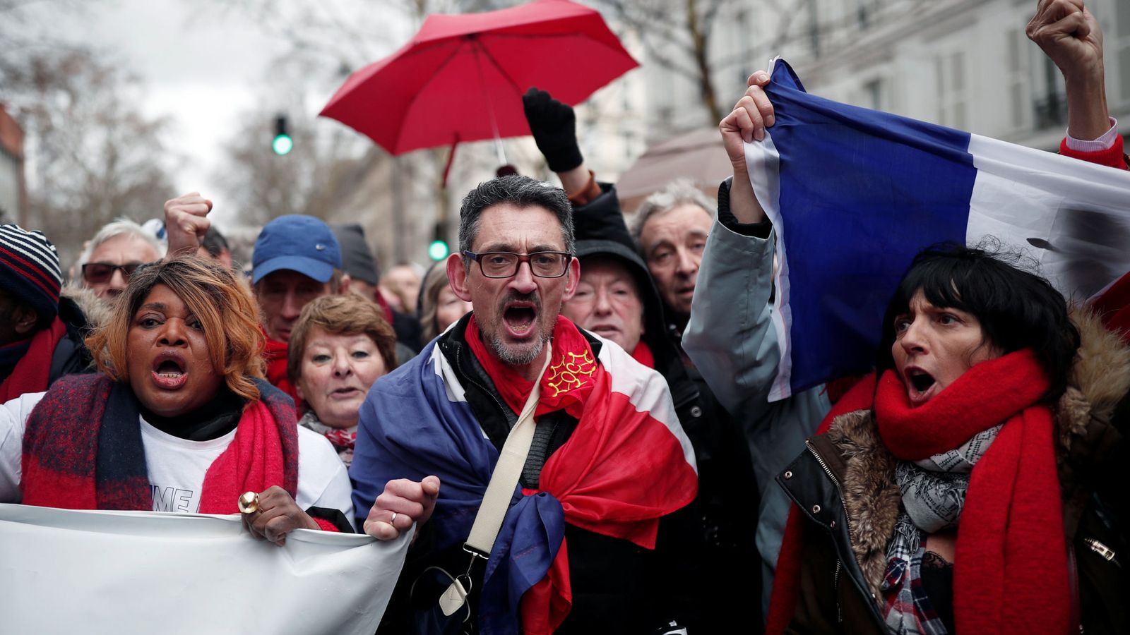 Foto: Manifestación de los pañuelos rojos en París, Francia. (Reuters)
