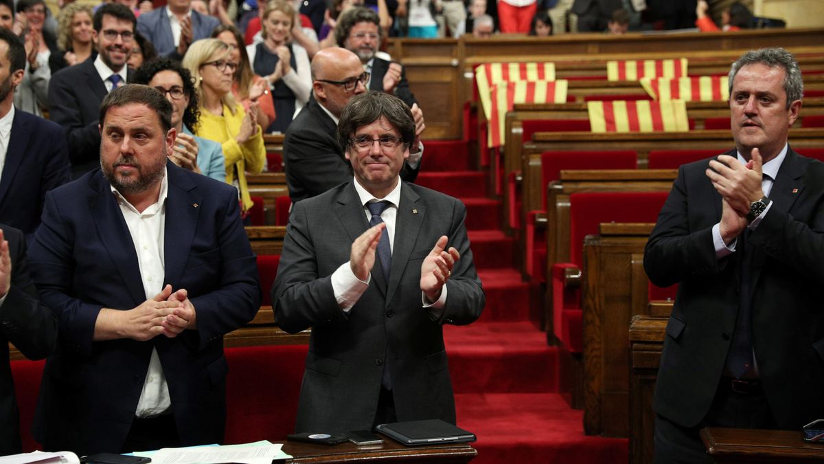 Puigdemont logra convocar su referéndum a costa de la credibilidad del Parlament