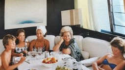 La foto inédita del primer Fortuna de Juan Carlos I: Sofía, Felipe y un cuadro con historia