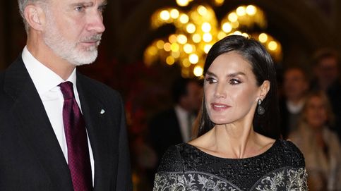 La reina Letizia vuelve con Felipe (Varela) para una noche de periodismo en el Palace