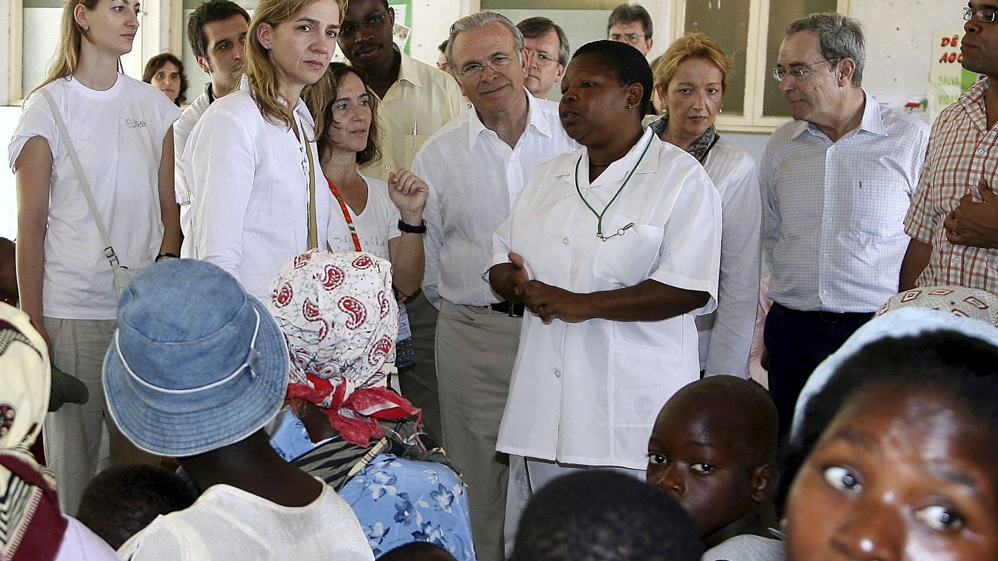 La Infanta, en una visita a un centro de salud de la localidad mozambiqueña de Manhica en 2008. (EFE)