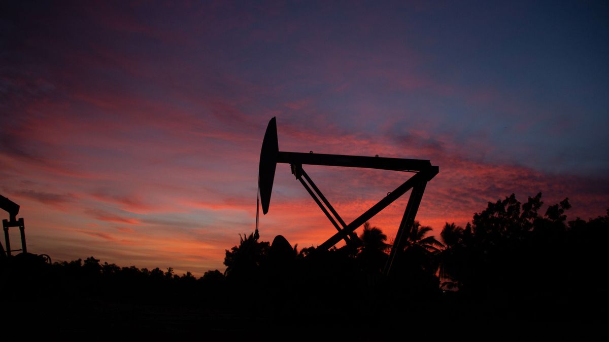 El petróleo repunta más de un 2% tras la decisión de la OPEP y Rusia de intervenir en la oferta