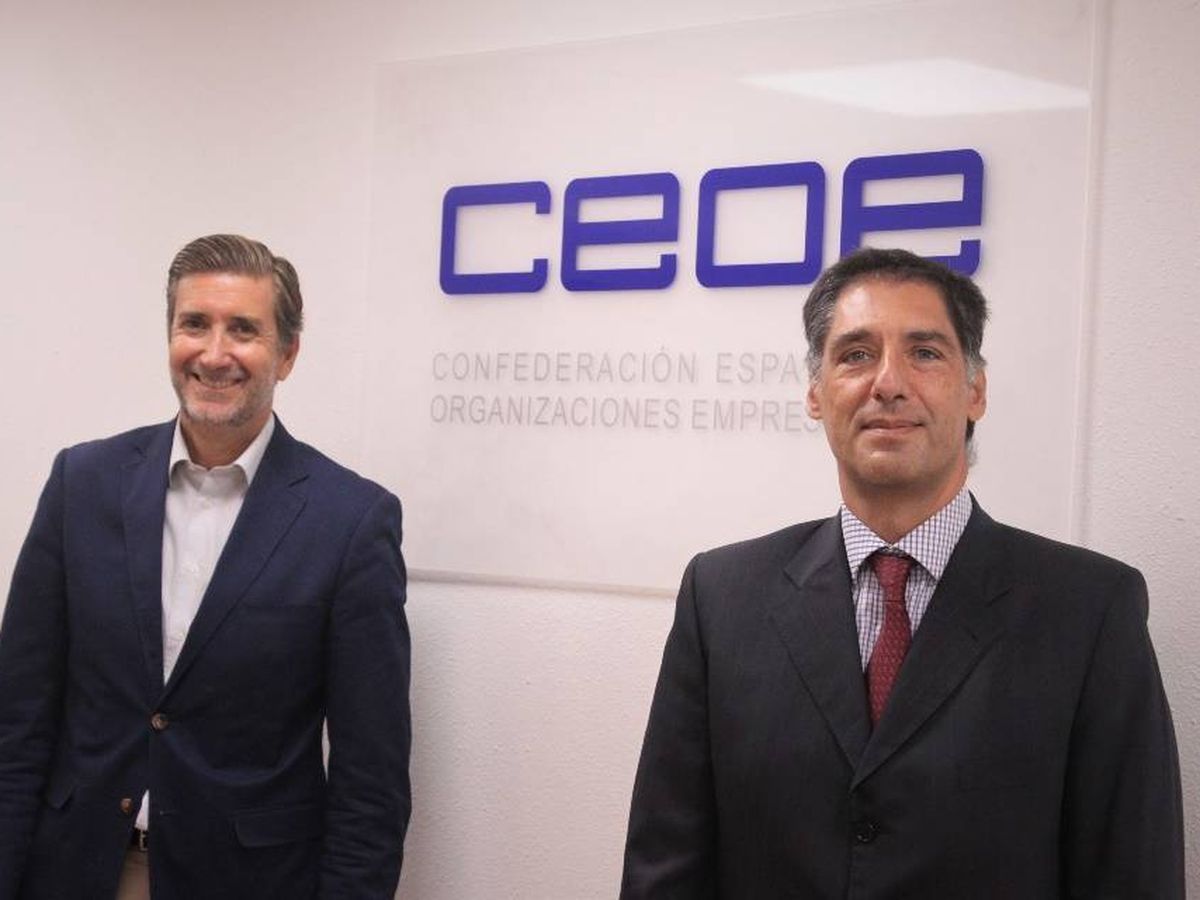 Foto: El director de Empresas y Organizaciones de CEOE, Javier Calderón, junto con el director ejecutivo del Grupo Neoelectra, Antonio Cortés.