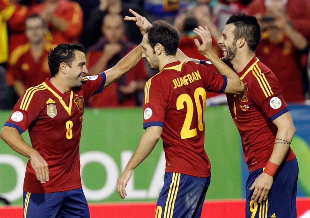 Foto: Xavi, Juanfran y Negredo, durante un partido de la selección