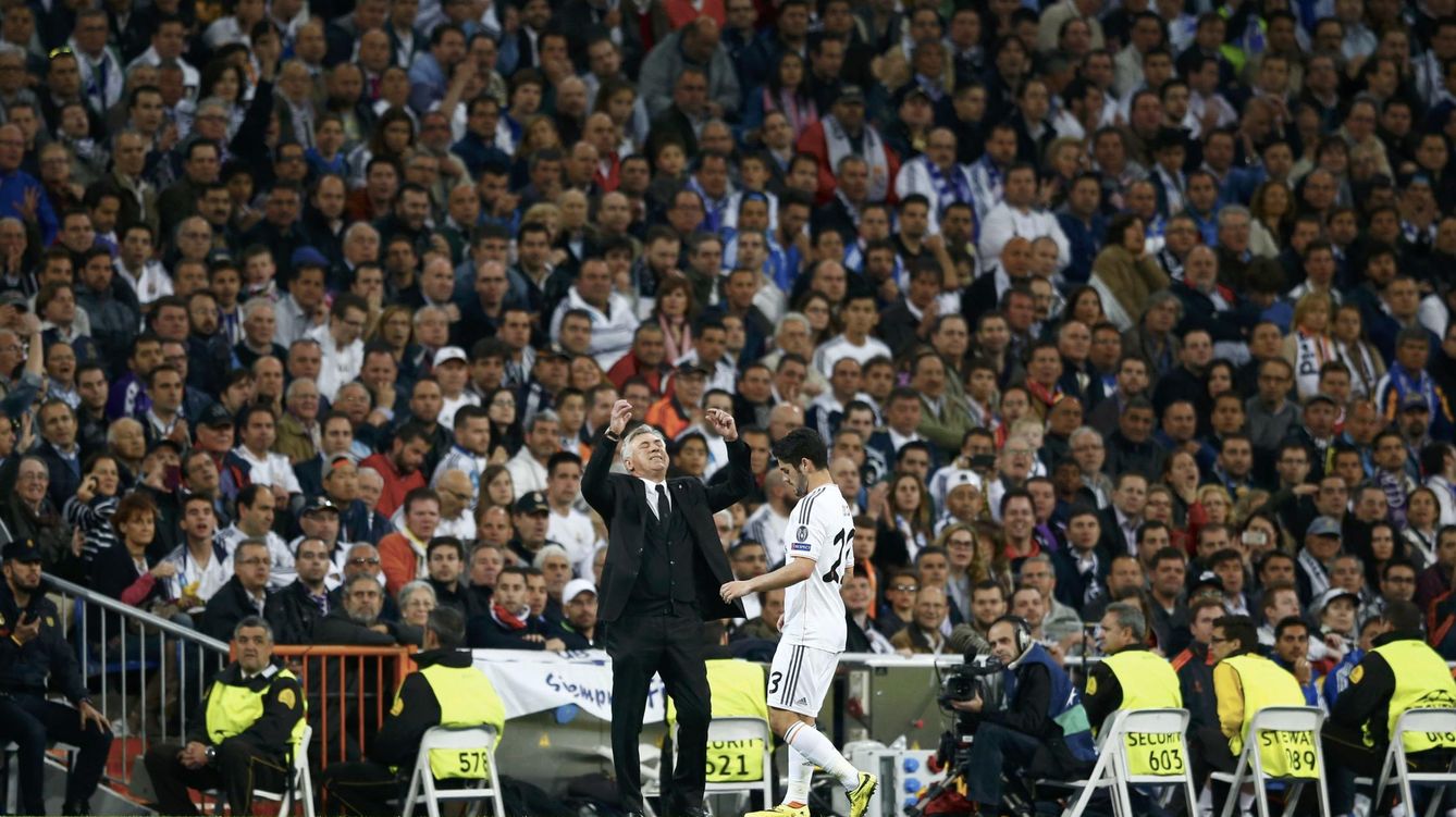 Foto: Ancelotti celebra un gol del Real Madrid ante la presencia de Isco Alarcón.