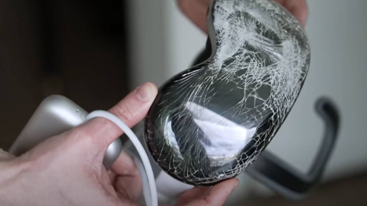 Un 'youtuber' pone a prueba las Apple Vision Pro: ¿siguen funcionando con el cristal roto?