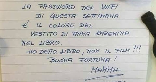 Foto: La nota en que una madre ofrece la clave del wifi a cambio de leer. (Twitter)