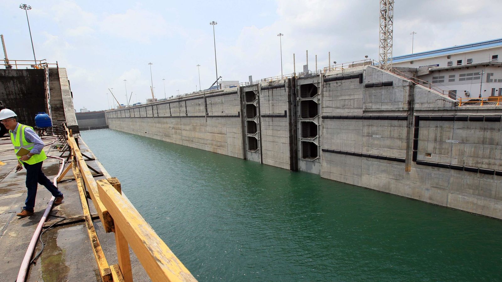 Foto: Vista general de los trabajos de ampliación del Canal de Panamá (EFE)
