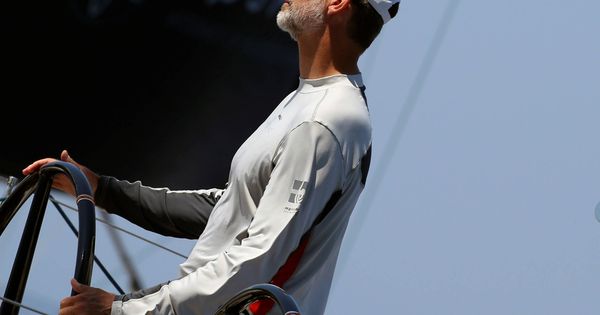 Foto: El rey Felipe hoy a bordo del Aifos 500 (Reuters9
