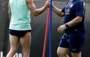 Vuelve a los entrenamientos Puyol, el 'anti-Bale' de Martino