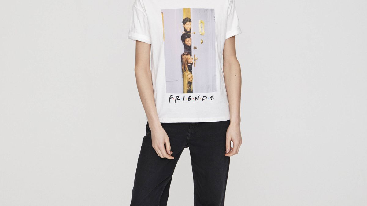 Pull and Bear rebaja la camiseta de 'Friends' que más enamorará a los fanáticos de la serie