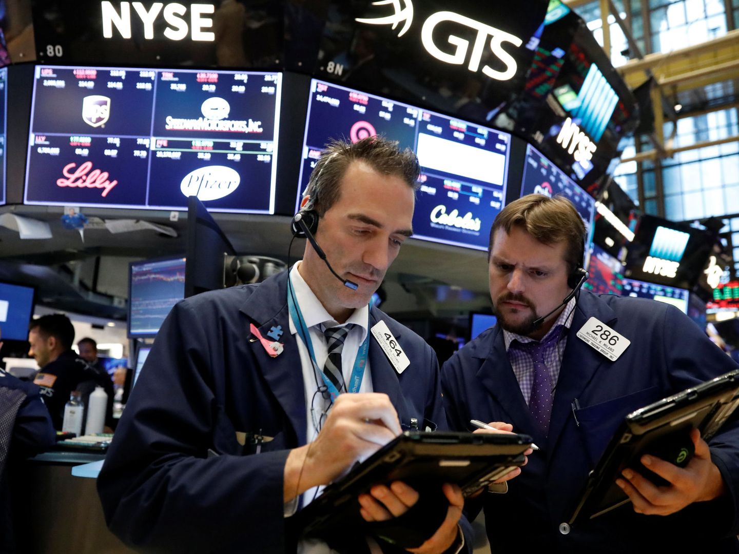 Operadores de bolsa en el parqué de Wall Street. (Reuters)