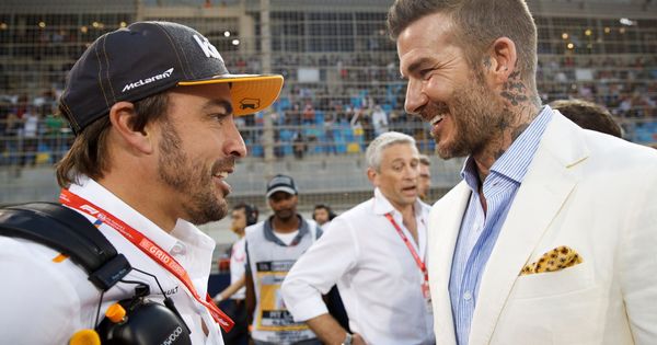 Foto: Fernando Alonso junto a David Beckham en Bahréin. (EFE)