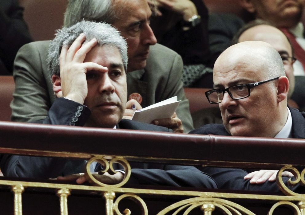 Foto: El 'conseller' de Presidencia de la Generalitat, Francesc Homs (i), en la tribuna de honor del Congreso. (EFE)