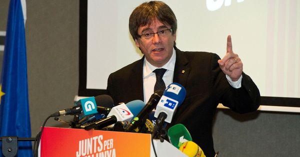 Foto: El expresidente de la Generalitat de Cataluña, Carles Puigdemont, durante una rueda de prensa en Brujas (Bélgica). (EFE) 