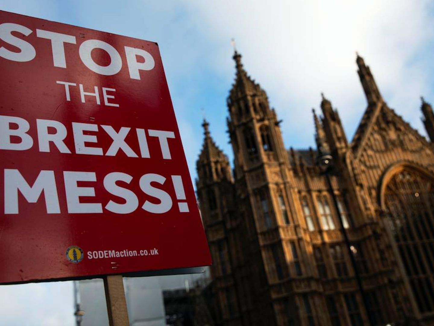 Cartel que reza: 'Detened el caos del Brexit'. (Getty)