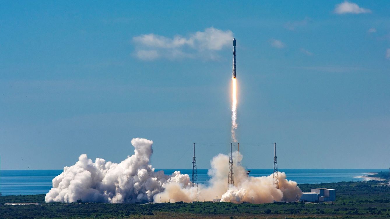 Foto: Los nuevos motores llegaron al espacio en un Falcon 9 deSpacex. (SpaceX)
