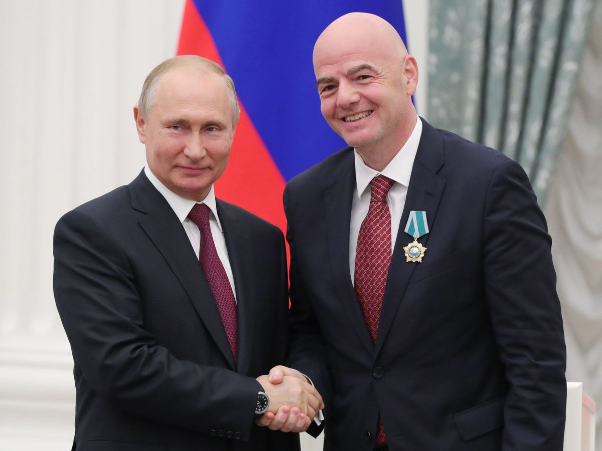 La FIFA excluye a Rusia del Mundial "hasta nuevo aviso" y la UEFA rompe su acuerdo con Gazprom