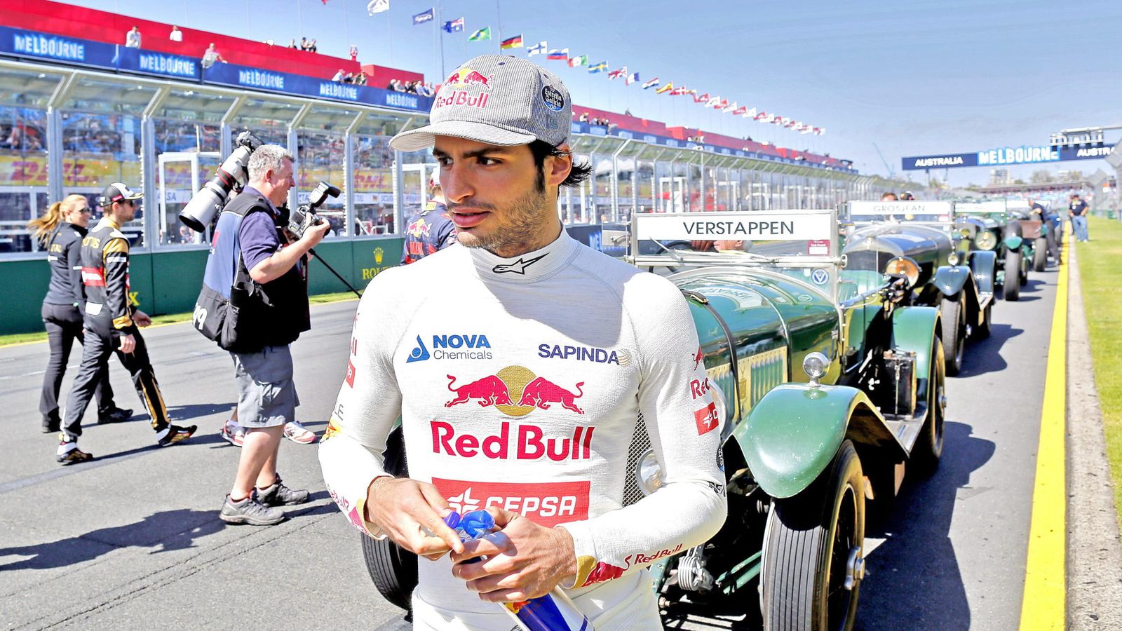 Foto: Carlos Sainz, antes de disputar el GP de Australia (Reuters).