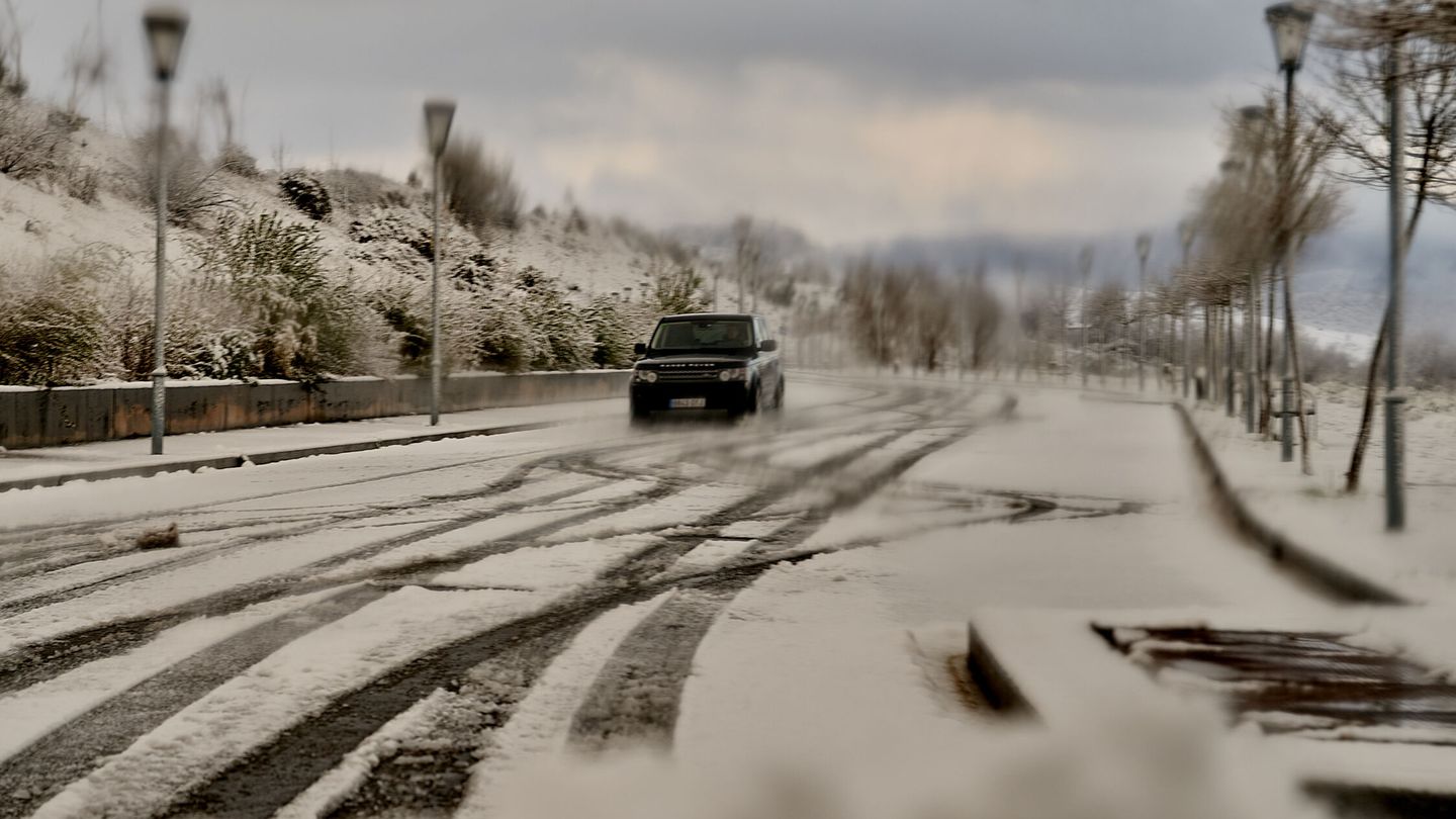 Carretera con nieve. (EFE)