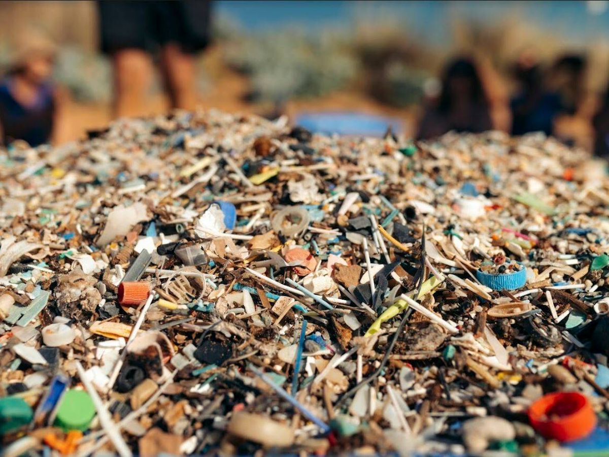 Foto: Los microplásticos están rebozando las playas del mundo. (Surfrider)
