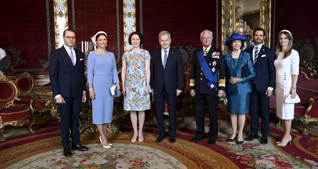 La familia real sueca, con el presidente de Finlandia y su esposa. (Cordon Press)