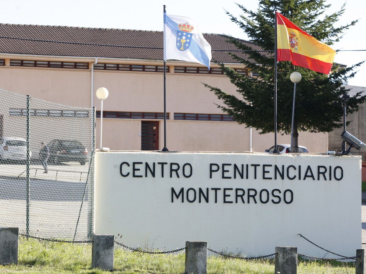 Foto: Acceso a la cárcel de Monterroso, donde sucedieron los hechos. (EFE)