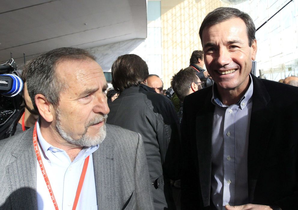 Foto: El líder del PSM, Tomás Gómez (d) junto con Juan Barranco (i), vicepresidente de la Asamblea de Madrid. (EFE)