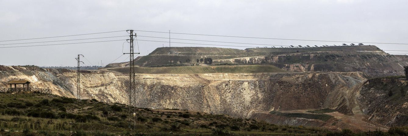 Foto: Foto panorámica de la mina de Aznalcóllar. (EFE)