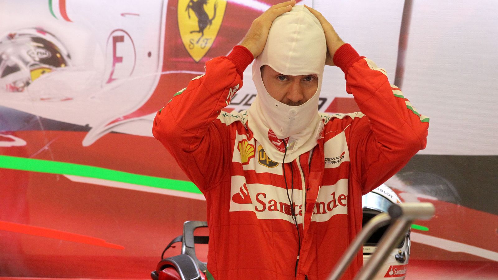 Foto: Sebastian Vettel en su box de Ferrari en México.
