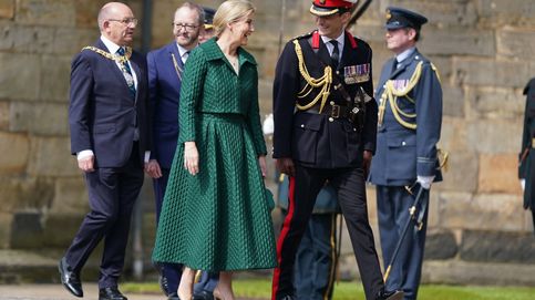  El look más royal de Sophie de Wessex: su dos piezas color esmeralda a la altura de Kate Middleton