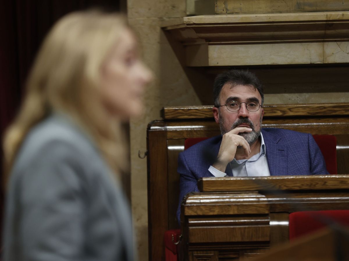 Foto: Lluís Salvadó en el Parlamento de Cataluña. (EFE/Toni Albir)