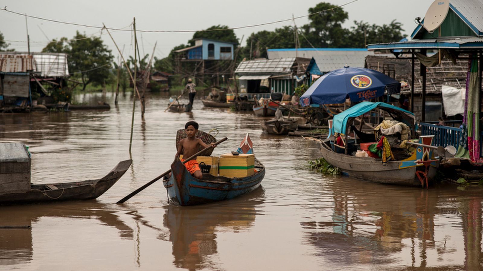 Foto: Más de 600.000 apátridas de origen vietnamita viven en pueblos flotantes en Camboya (Vicenzo Floramo).