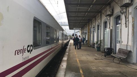 Nos tienen abandonados: un tren de Renfe parado 11 horas por culpa del huracán Leslie
