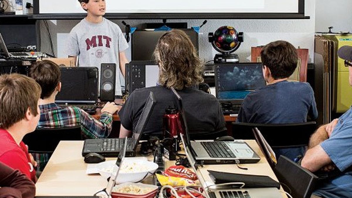 El niño de 13 años que tiene su empresa y da clase en el MIT