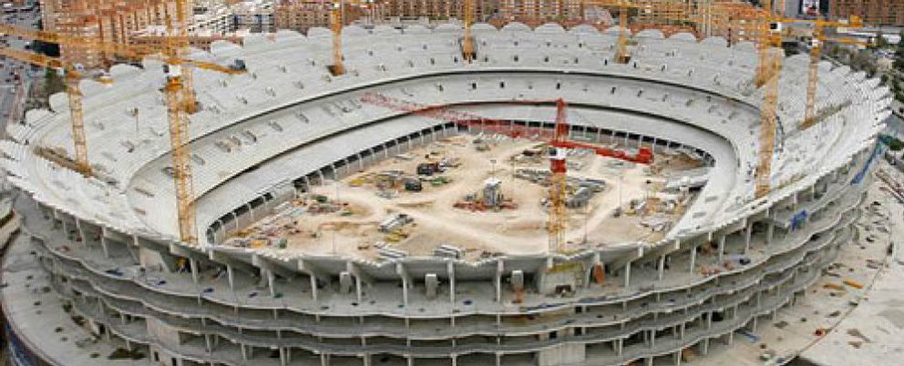 Foto: La obra del Nuevo Mestalla lleva más tiempo parada que en construcción