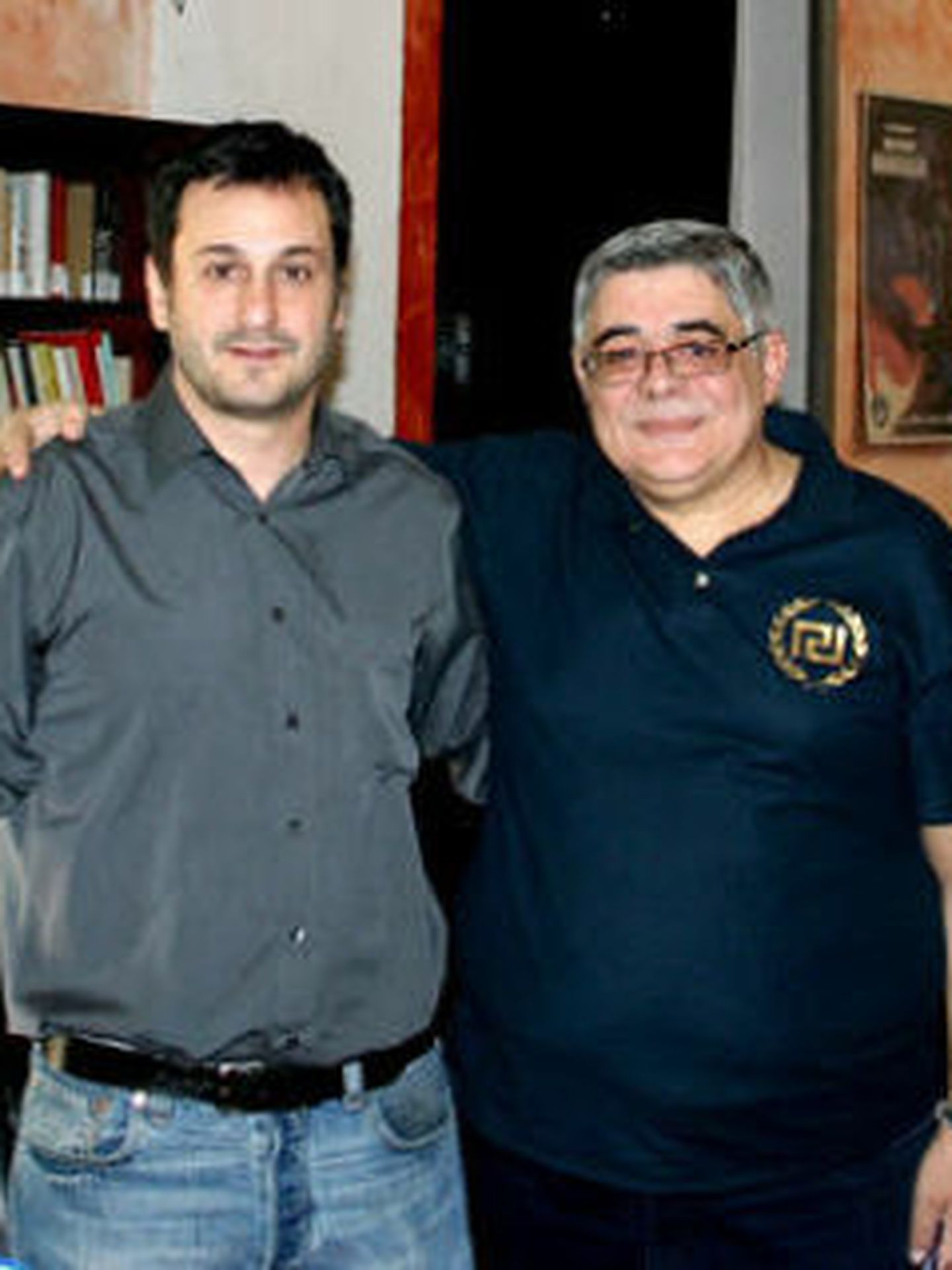 Manuel Canduela, presidente de Democracia Nacional, con el líder de Amanecer Dorado, Nikolaos Michaloliakos