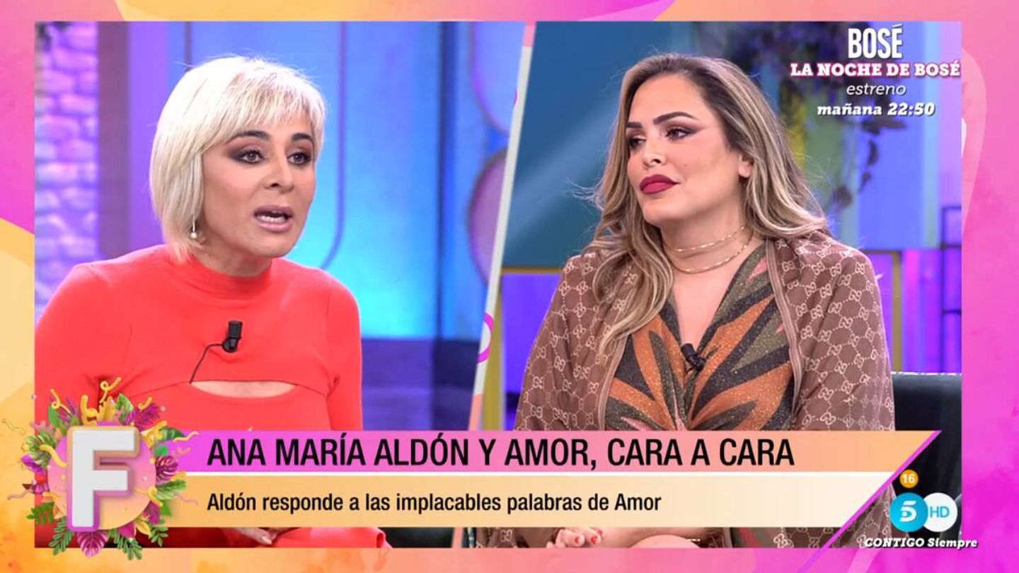 Las colaboradoras de 'Fiesta', Ana María Aldón y Amor Romeira. (Mediaset)
