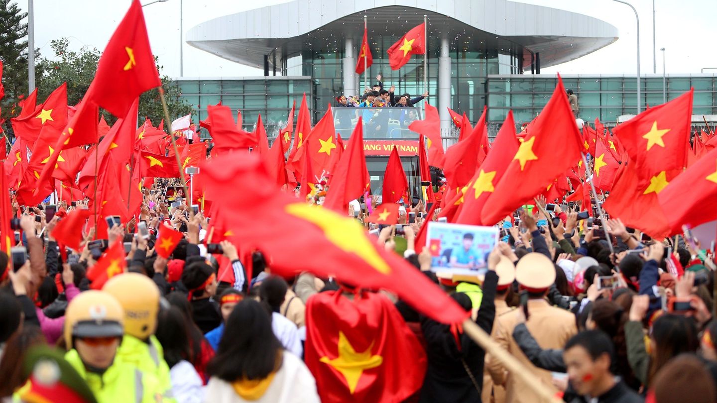 La selección de Vietnam desató la locura en las calles de Hanoi. (EFE)