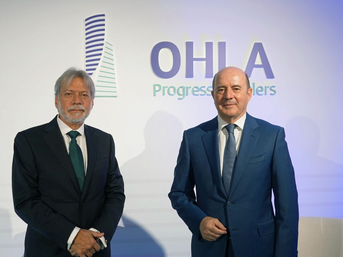 Foto: El presidente de OHLA, Luis Amodio (i), y el CEO de OHLA, José Antonio Fernández Gallar (d). (EFE)