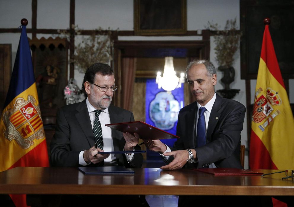 Foto: El presidente del Gobierno español, Mariano Rajoy, y el jefe del Gobierno de Andorra, Antoni Martí, este jueves. (Efe)
